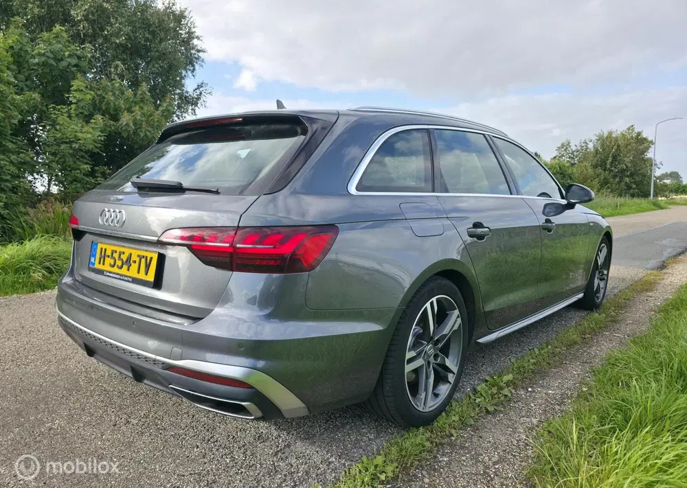 Audi A4 35 TFSI S-line uit 2020, foto 4