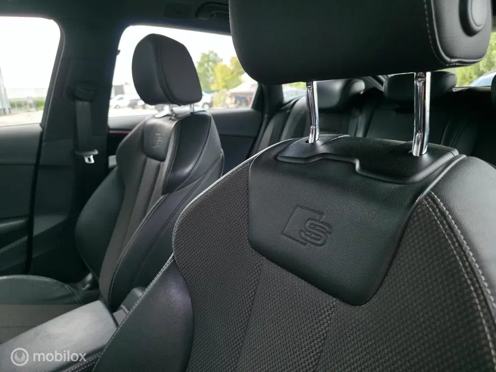 Audi A4 35 TFSI S-line uit 2020, foto 8