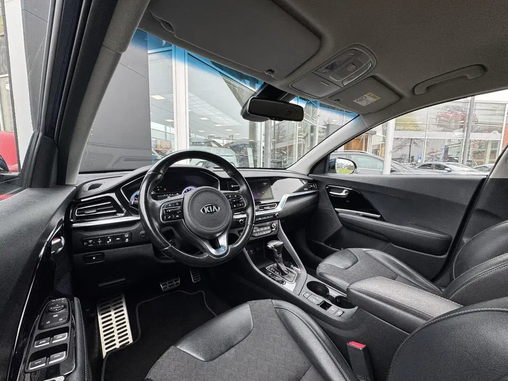 Kia Niro 1.6 GDi Hybrid DynamicPlusLine Dodehoeksen uit 2020, foto 2