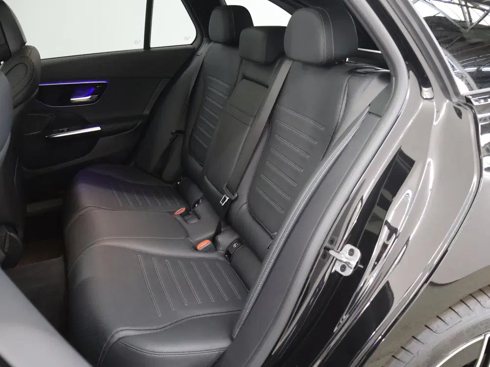 Mercedes-Benz C-Klasse 300 e AMG Line uit 2023, foto 11