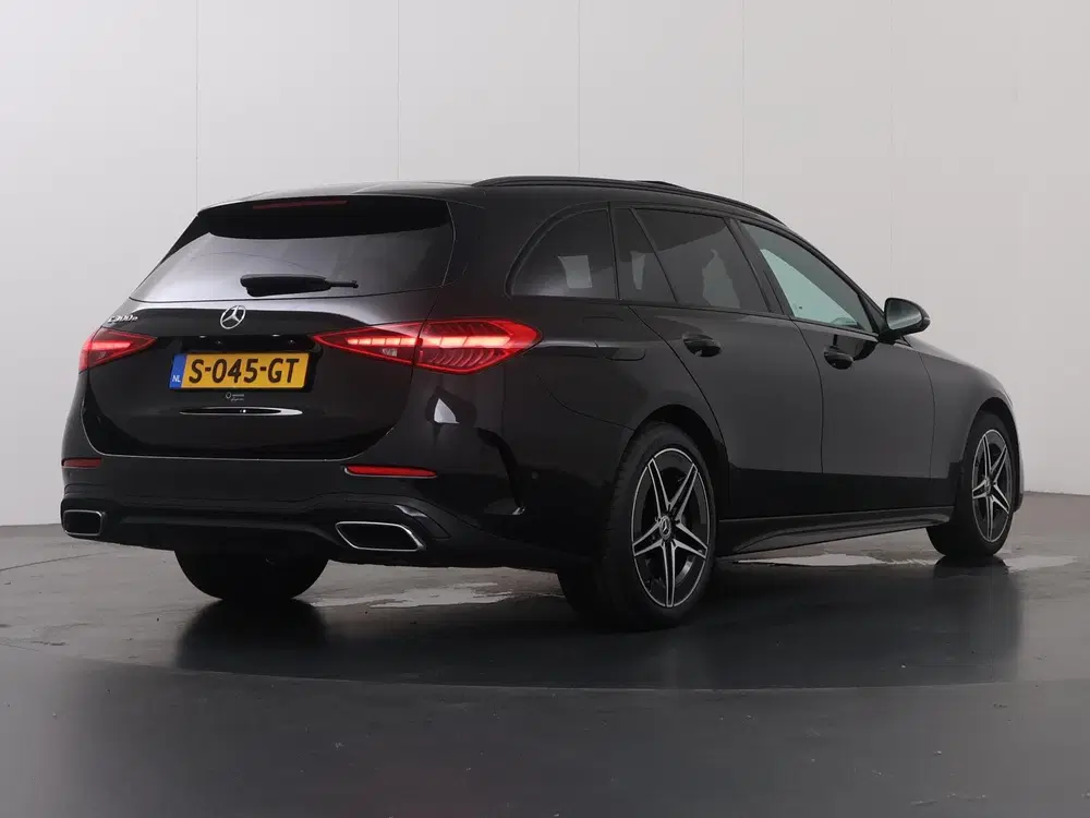 Mercedes-Benz C-Klasse 300 e AMG Line uit 2023, foto 2