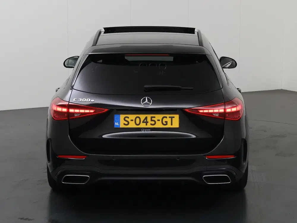 Mercedes-Benz C-Klasse 300 e AMG Line uit 2023, foto 4