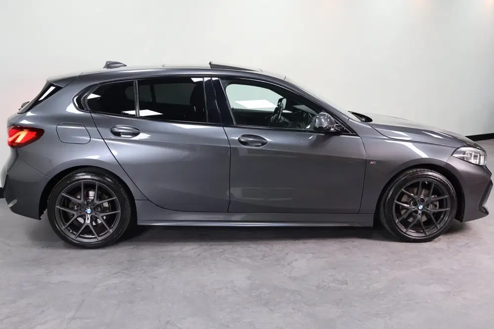BMW 1-serie 118i High Executive uit 2020, foto 4