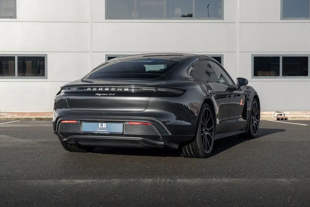 Porsche Taycan 4S uit 2020, foto 2