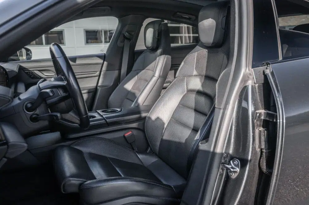 Porsche Taycan 4S uit 2020, foto 3