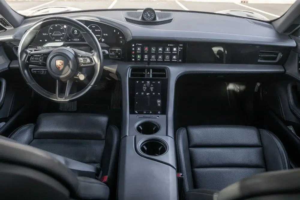 Porsche Taycan 4S uit 2020, foto 4