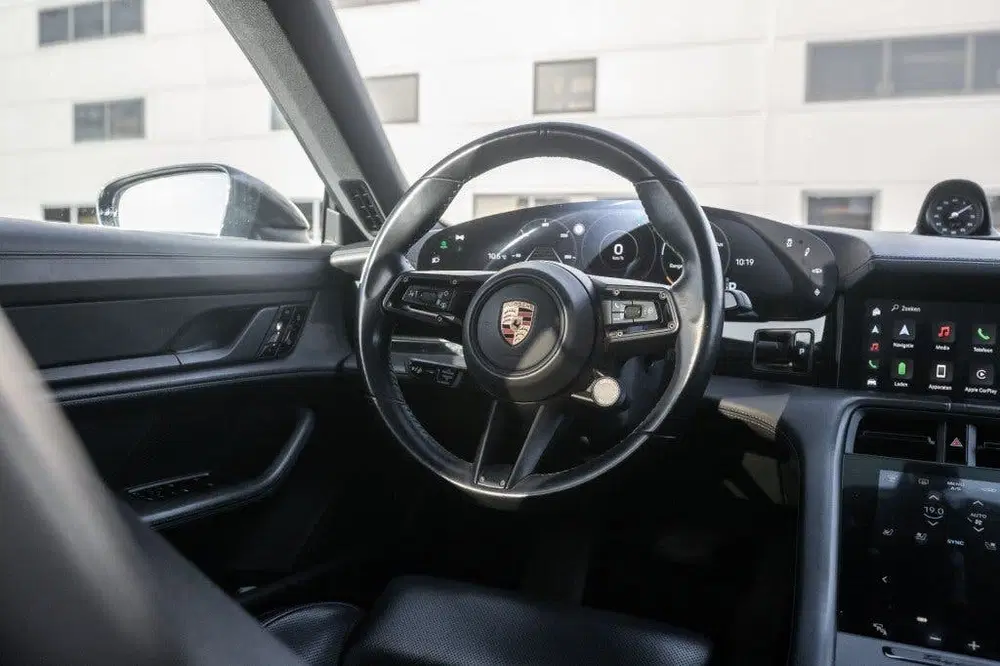 Porsche Taycan 4S uit 2020, foto 7