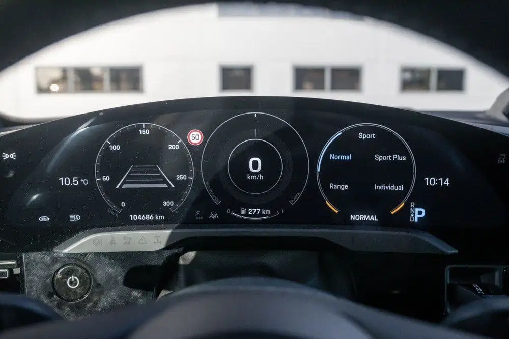 Porsche Taycan 4S uit 2020, foto 9