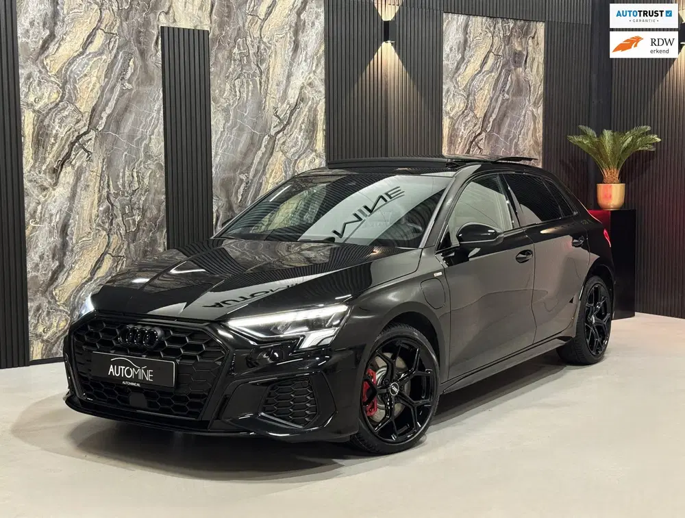 Audi A3 45 TFSI e 3x S-line Competition uit 2023