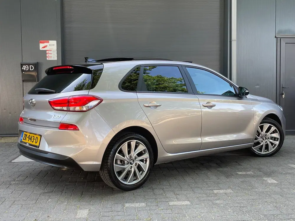 Hyundai i30 1.4 T-GDI Comfort CARPLAY PANO LED CAMERA uit 2019, foto 2