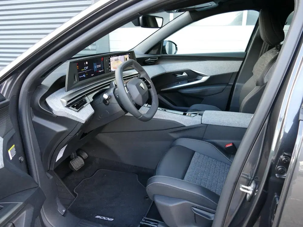 Peugeot 5008 1.6 Plug-in Hybrid 195 Allure 7p uit 2026, foto 7