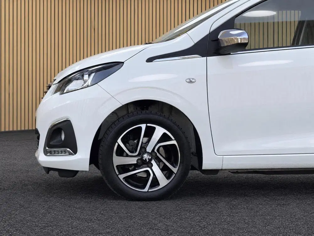Peugeot 108 1.0 e-VTi Allure uit 2021, foto 11