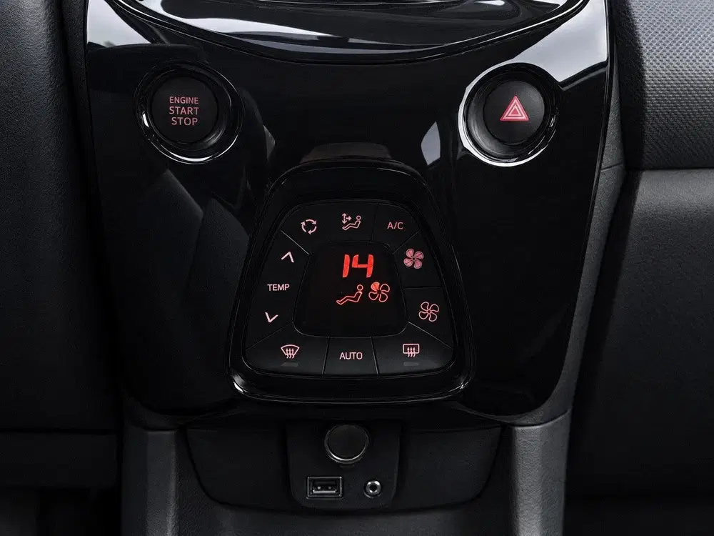 Peugeot 108 1.0 e-VTi Allure uit 2021, foto 15