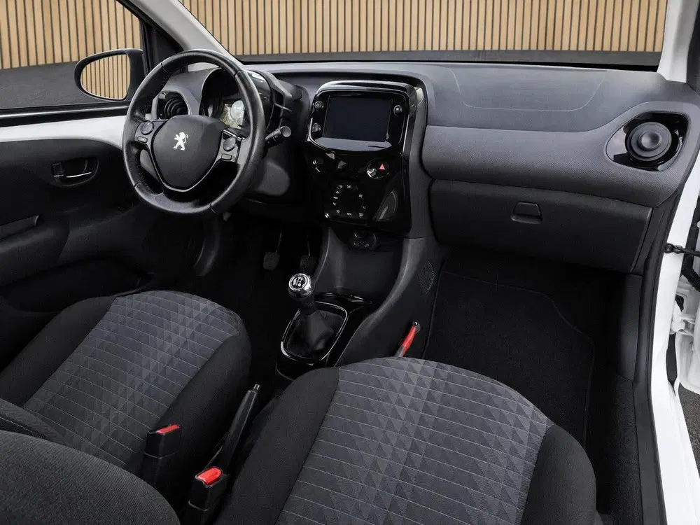 Peugeot 108 1.0 e-VTi Allure uit 2021, foto 3