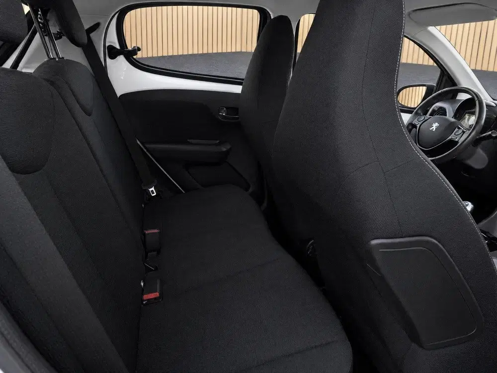 Peugeot 108 1.0 e-VTi Allure uit 2021, foto 8