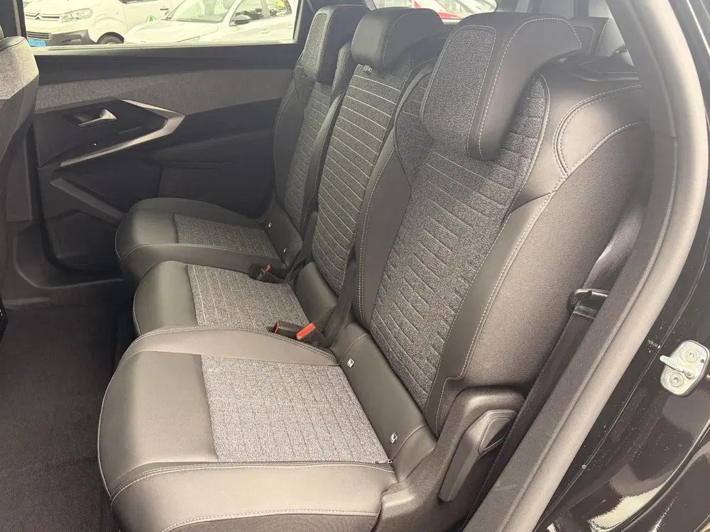Peugeot 5008 Allure Long Range 97 kWh 7p uit 2026, foto 13