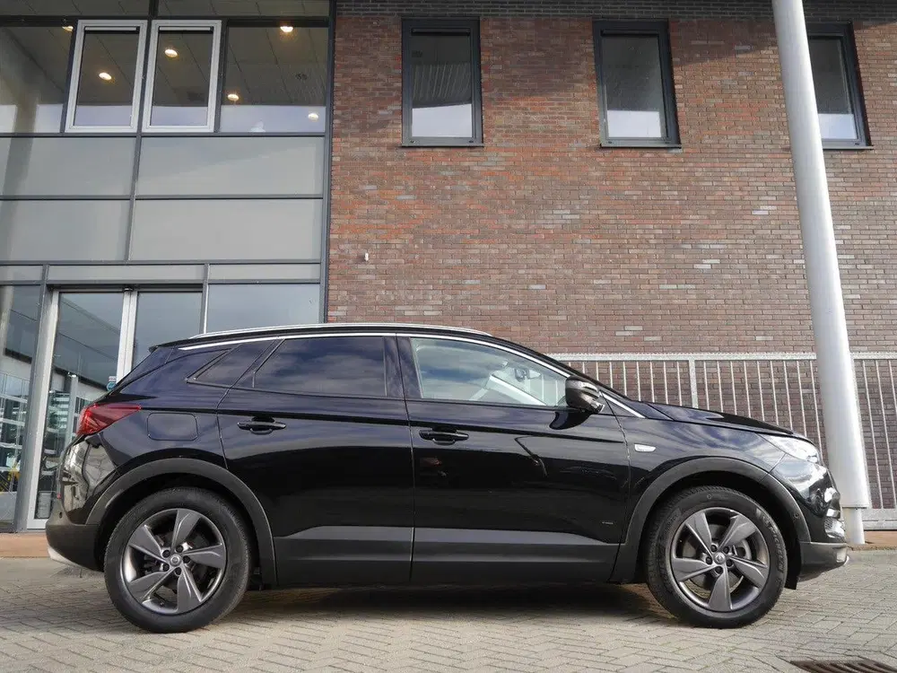 Opel Grandland 1.6 Turbo Hybrid Business Elegance uit 2021, foto 2