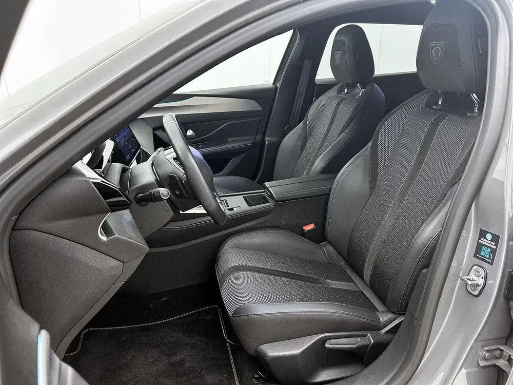 Peugeot 308 SW GT 130pk Automaat uit 2024, foto 10
