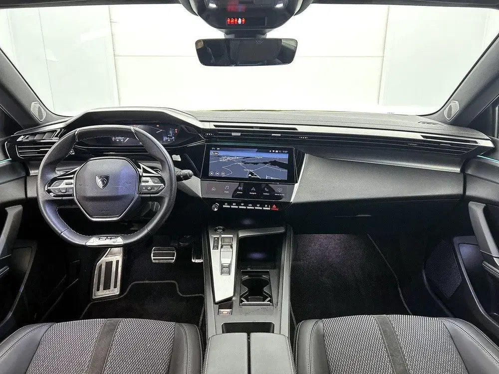 Peugeot 308 SW GT 130pk Automaat uit 2024, foto 12