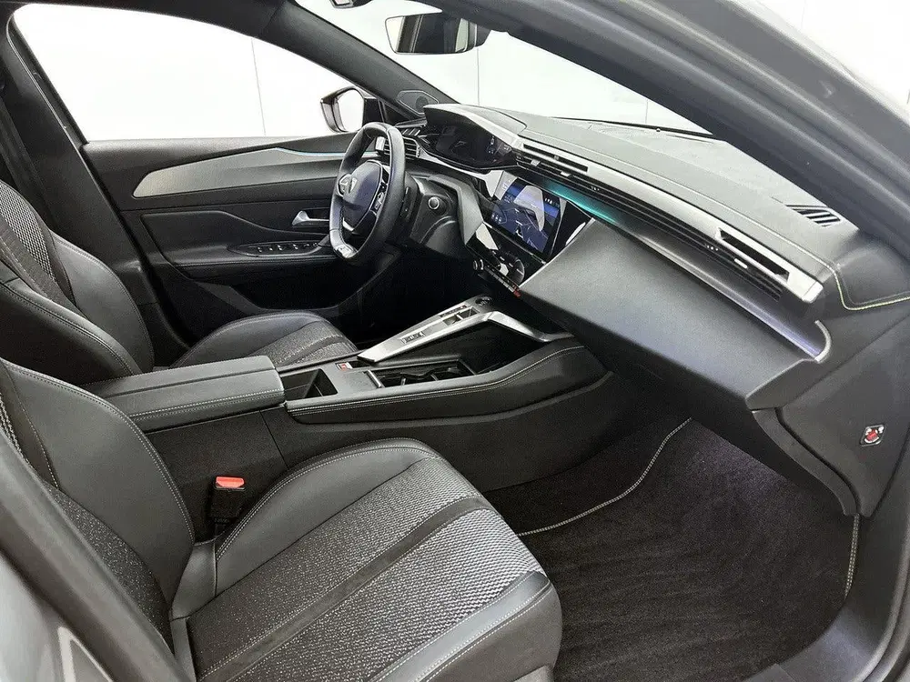 Peugeot 308 SW GT 130pk Automaat uit 2024, foto 13
