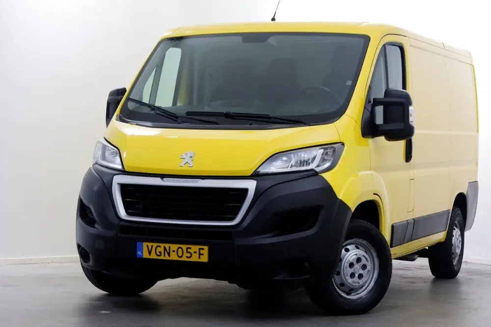 Peugeot Boxer 330 2.2 BlueHDi 140pk L1H1 Premium Airco uit 2020