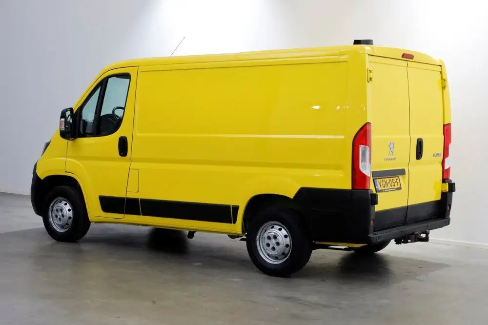 Peugeot Boxer 330 2.2 BlueHDi 140pk L1H1 Premium Airco uit 2020, foto 10