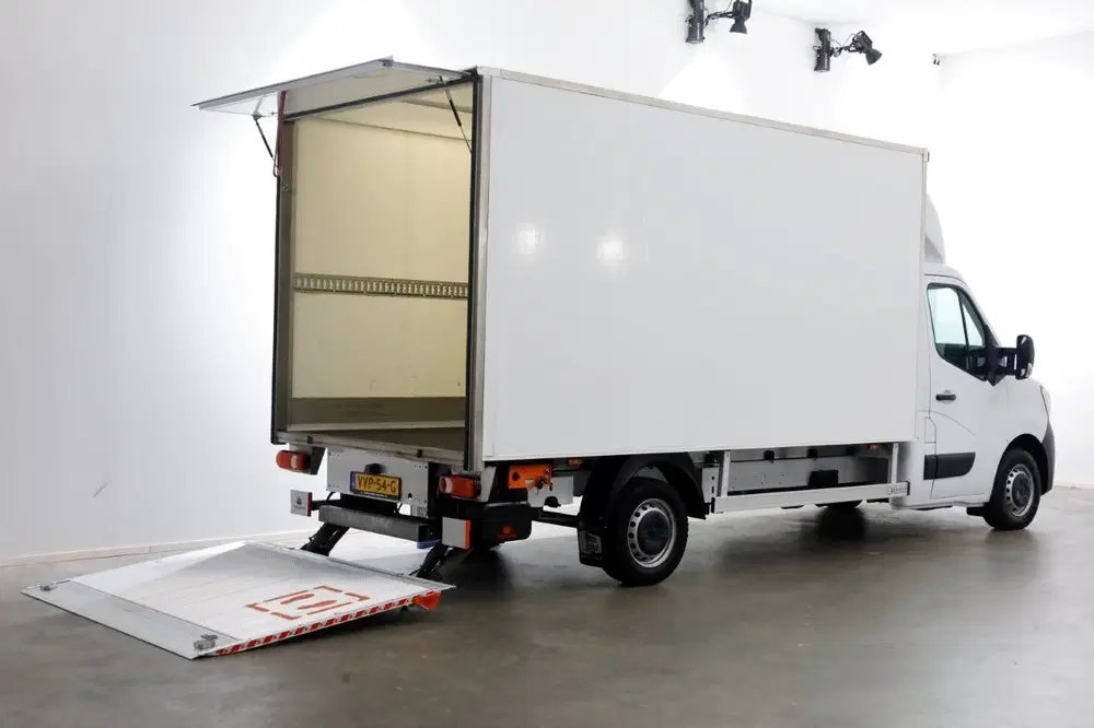 Renault Master T35 2.3 dCi 145pk Bakwagen met laadklep 11 uit 2023, foto 12