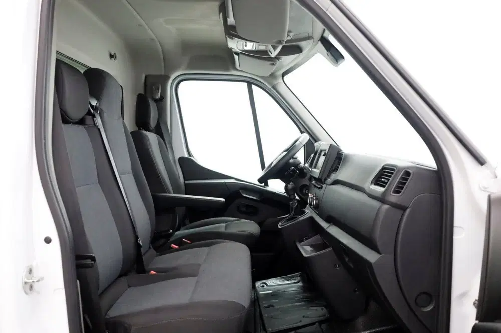 Renault Master T35 2.3 dCi 145pk Bakwagen met laadklep 11 uit 2023, foto 5