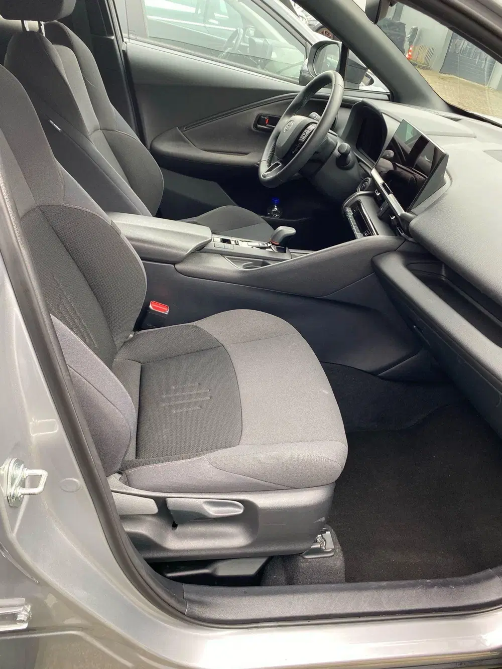 Toyota C-HR 1.8 Hybrid 140 First Edition BI-TONE 360° uit 2024, foto 6