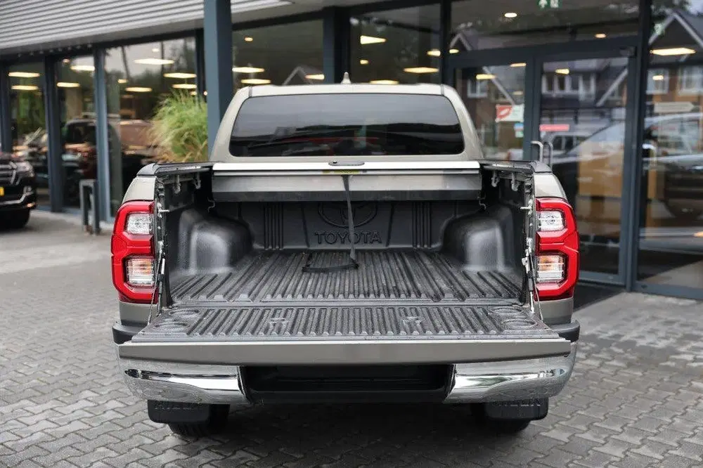 Toyota Hilux 2.8 D-4D DUBBEL CABIN EXECUTIVE A uit 2024, foto 6