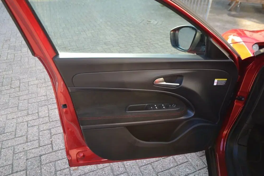 Alfa Romeo Junior Elet. Veloce 54 kWh uit 2025, foto 11