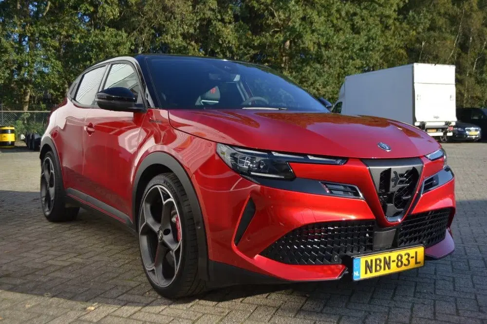 Alfa Romeo Junior Elet. Veloce 54 kWh uit 2025, foto 4