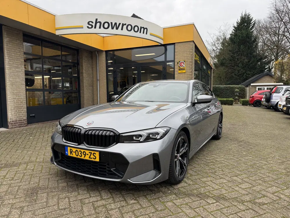 BMW 3-serie 3 Serie 318i M-Sport Automaat Climate Cont uit 2023
