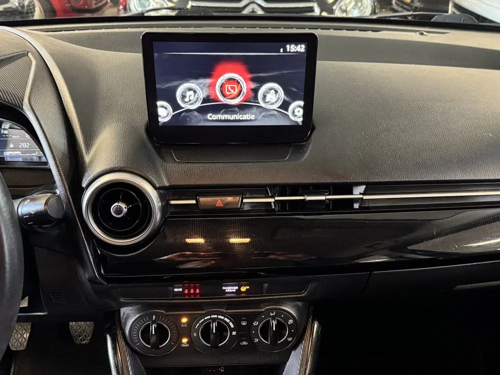 Mazda 2 1.5 Skyactiv-G Airco Navi Carplay (bj 2022 uit 2022, foto 6