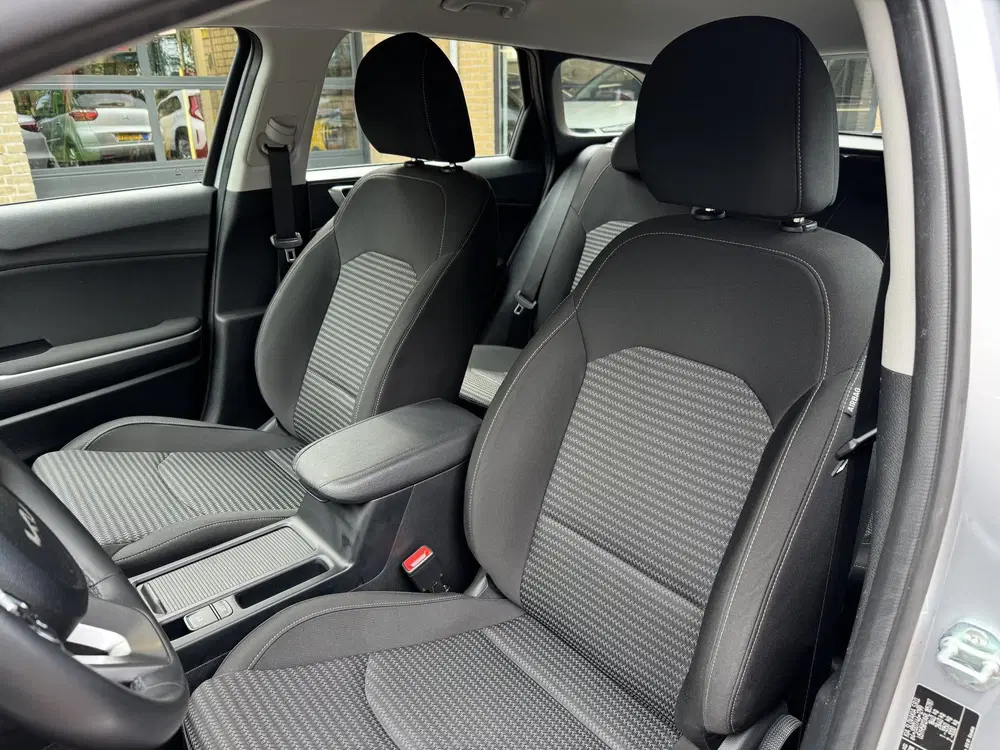 Kia Ceed 1.0 T-GDi DynamicLine Climate Control N uit 2024, foto 4