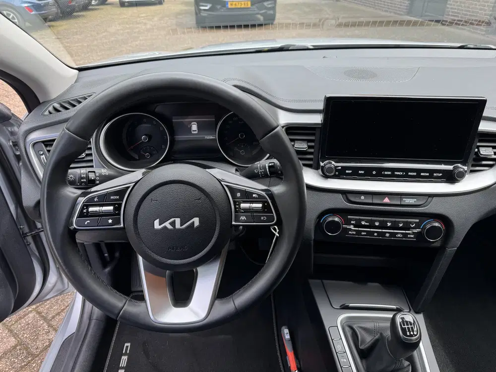 Kia Ceed 1.0 T-GDi DynamicLine Climate Control N uit 2024, foto 6