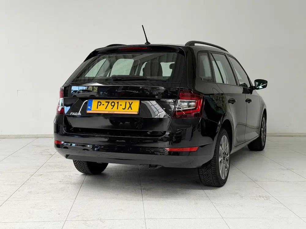 Skoda Fabia 1.0 TSI Business Edition uit 2022, foto 2