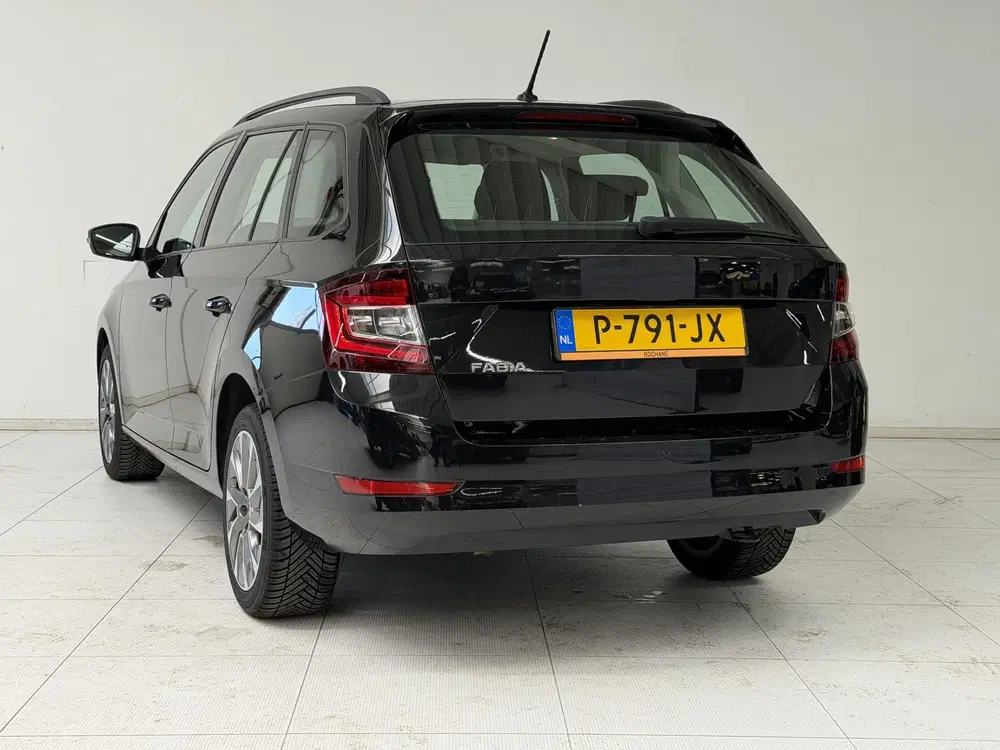 Skoda Fabia 1.0 TSI Business Edition uit 2022, foto 6