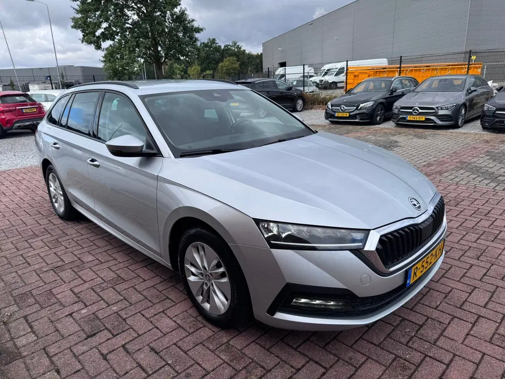 Skoda Octavia 1.0 TSI Business Edition uit 2022, foto 3