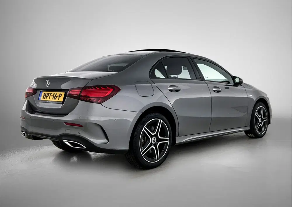 Mercedes-Benz A-Klasse 250 e Business Solution AMG uit 2025, foto 2