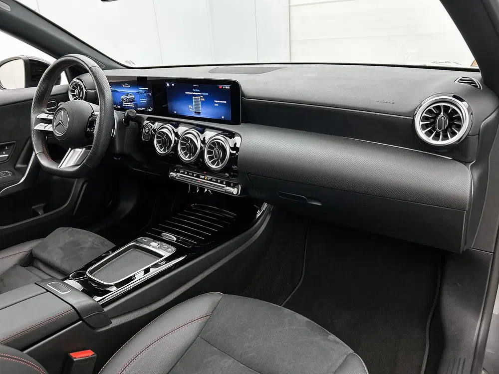 Mercedes-Benz A-Klasse 250 e Business Solution AMG uit 2025, foto 7
