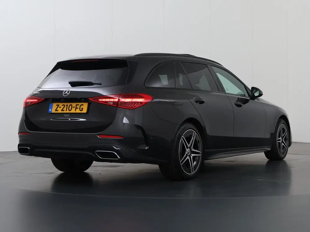 Mercedes-Benz C-Klasse 300 e AMG Line uit 2024, foto 2