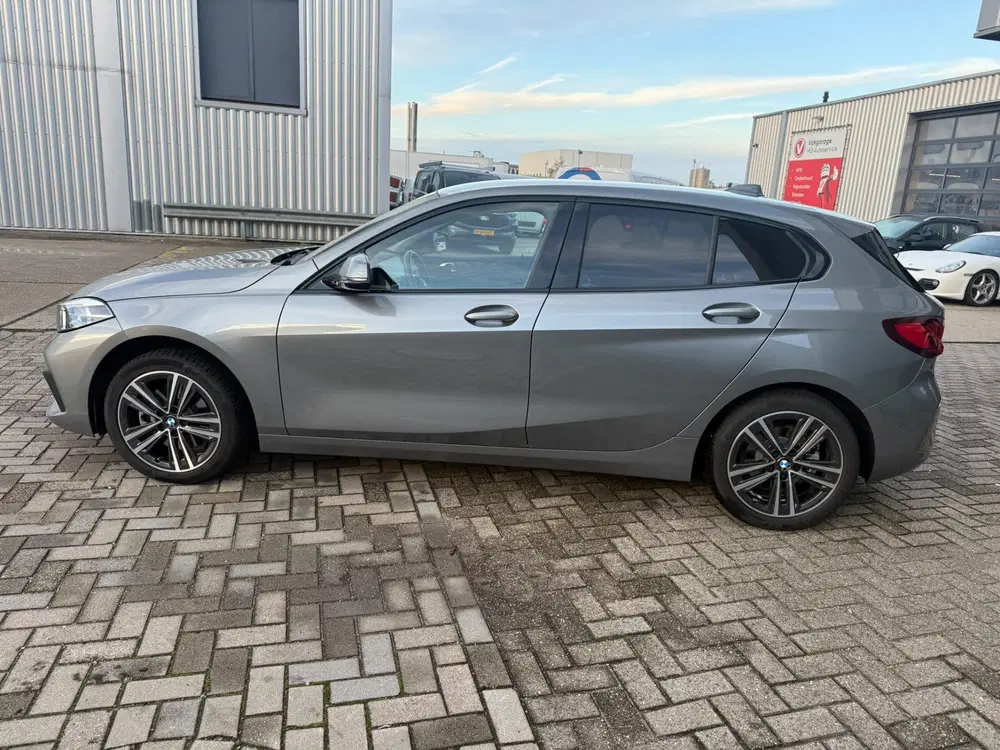 BMW 1-serie 118i (bj 2024 uit 2024, foto 2