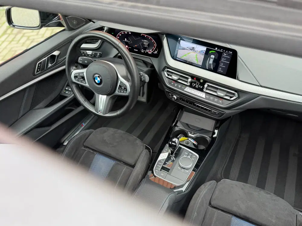 BMW 1-serie 118i Introduction Edition M-Sport Pano Cam uit 2023, foto 2