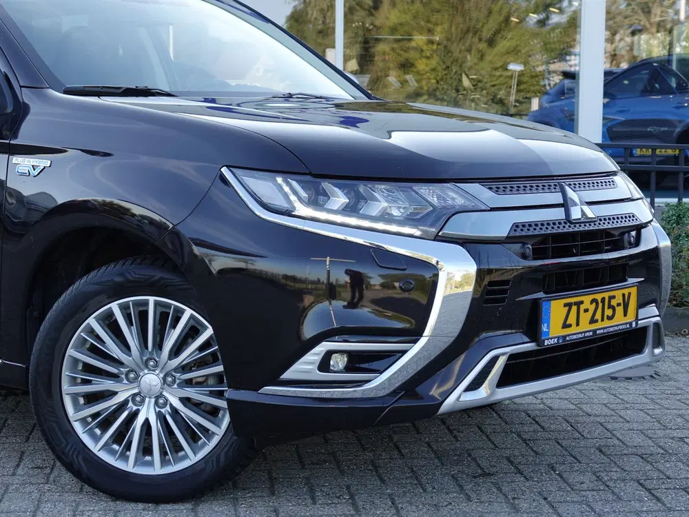 Mitsubishi Outlander 2.4 PHEV Intense+ H-LEER uit 2019, foto 10