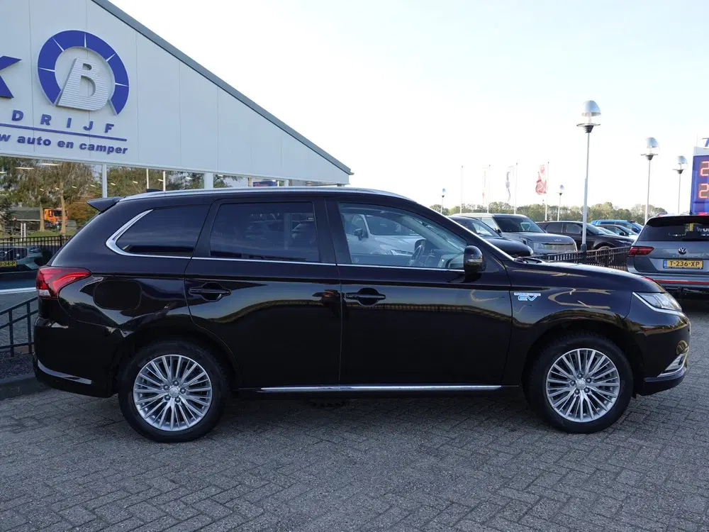 Mitsubishi Outlander 2.4 PHEV Intense+ H-LEER uit 2019, foto 2