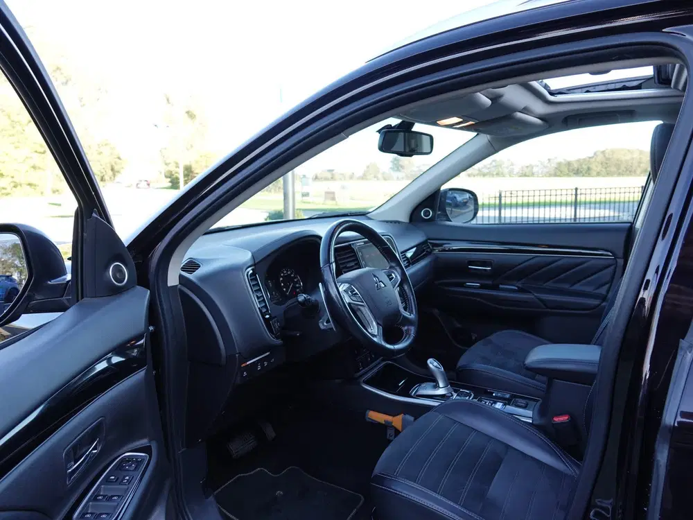 Mitsubishi Outlander 2.4 PHEV Intense+ H-LEER uit 2019, foto 4