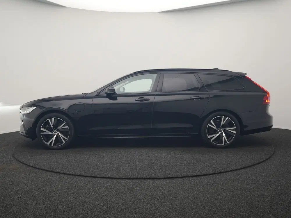 Volvo V90 2.0 T6 Plug-in hybrid AWD Plus Dark LONG R uit 2022, foto 2