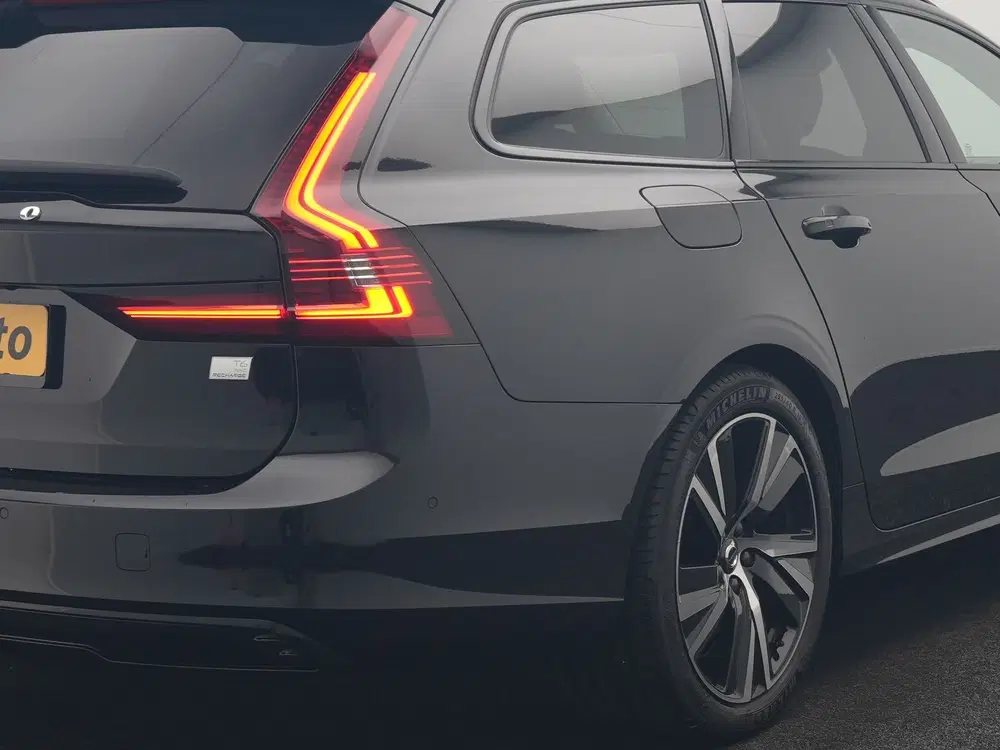 Volvo V90 2.0 T6 Plug-in hybrid AWD Plus Dark LONG R uit 2022, foto 8