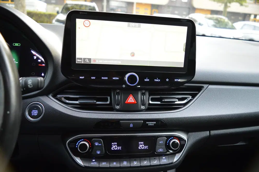 Hyundai i30 1.5 T-GDi MHEV Premium uit 2022, foto 13